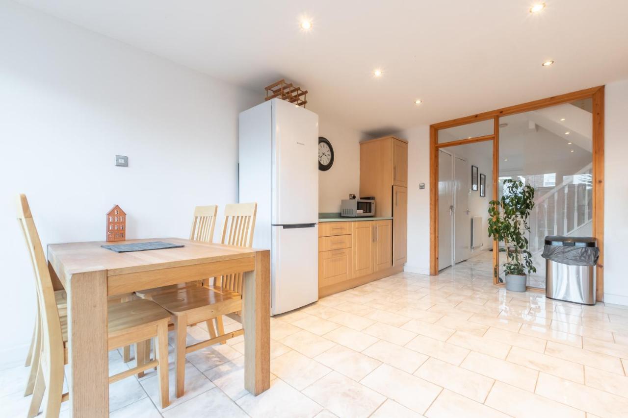 Best Price! Large Home For 4 - Smart Tv - Comfy Beds - Garden - 4 Single Beds Or 2 Doubles! Portsmouth Exteriör bild