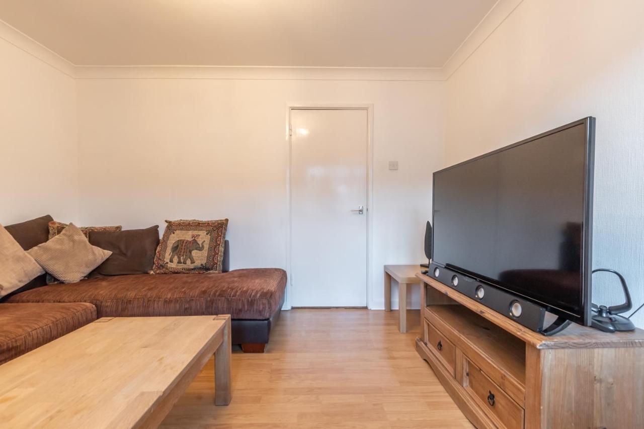 Best Price! Large Home For 4 - Smart Tv - Comfy Beds - Garden - 4 Single Beds Or 2 Doubles! Portsmouth Exteriör bild